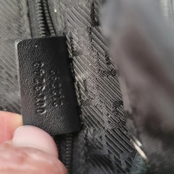 GUCCI Drawstring Bucket Bag - Picture 4 of 8